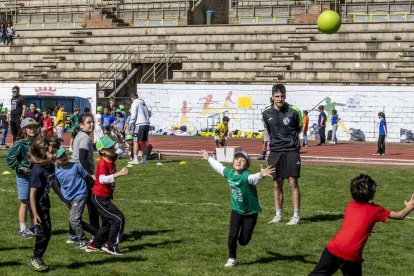 Los niños de los colegios rurales vivieron una mañana lúdica y deportiva