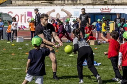 Los niños de los colegios rurales vivieron una mañana lúdica y deportiva