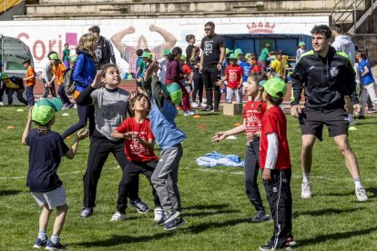 Los niños de los colegios rurales vivieron una mañana lúdica y deportiva