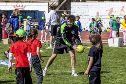 Los niños de los colegios rurales vivieron una mañana lúdica y deportiva