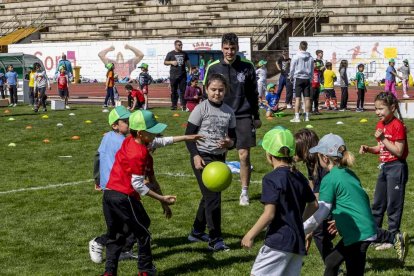 Los niños de los colegios rurales vivieron una mañana lúdica y deportiva