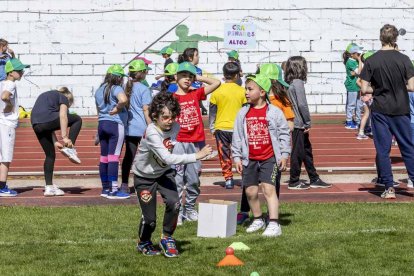 Los niños de los colegios rurales vivieron una mañana lúdica y deportiva