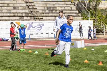 Los niños de los colegios rurales vivieron una mañana lúdica y deportiva
