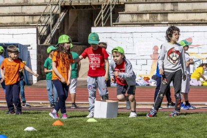Los niños de los colegios rurales vivieron una mañana lúdica y deportiva