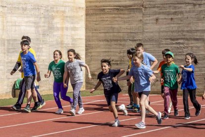 Los niños de los colegios rurales vivieron una mañana lúdica y deportiva