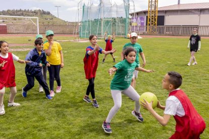 Los niños de los colegios rurales vivieron una mañana lúdica y deportiva