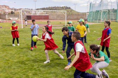 Los niños de los colegios rurales vivieron una mañana lúdica y deportiva
