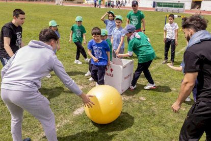 Los niños de los colegios rurales vivieron una mañana lúdica y deportiva