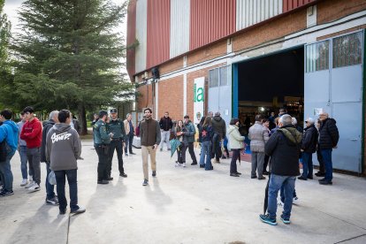 En tres pabellones se han distribuido numerosos expositores que atraen a miles de personas.
