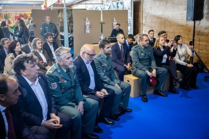 En tres pabellones se han distribuido numerosos expositores que atraen a miles de personas.