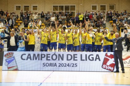 Guaguas vulve a celebrar el título de la Superliga en la cancha de Los Pajaritos.