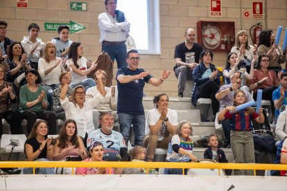 Gran ambiente en las gradas de Los Pajaritos con Alberto Toribio como espectador de excepción.