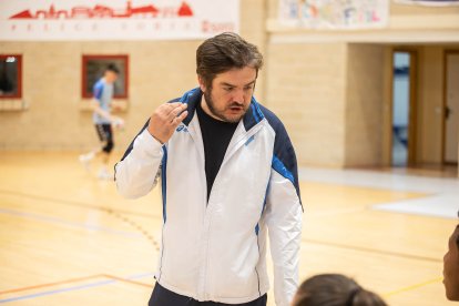 El entrenador de los juveniles del Río Duero Óscar Arnáiz.