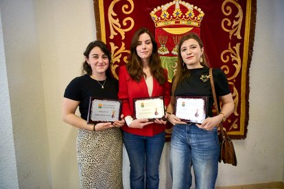 Elena Hernández, Paula Sánchez y Paula Torregrosa serán las móndidas.