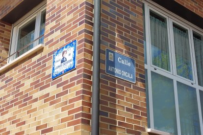 Machado y Leonor engalanan los nombres de sus calles con motivo del año machadiano.