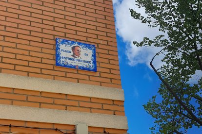 Machado y Leonor engalanan los nombres de sus calles con motivo del año machadiano.