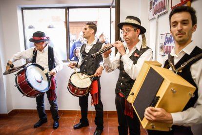Pan, queso, bacalao y miles de sorianos disfrutando del primer gran evento sanjuanero.