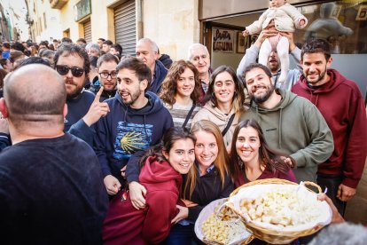 Pan, queso, bacalao y miles de sorianos disfrutando del primer gran evento sanjuanero.