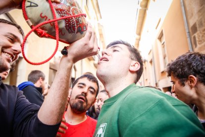 Pan, queso, bacalao y miles de sorianos disfrutando del primer gran evento sanjuanero.