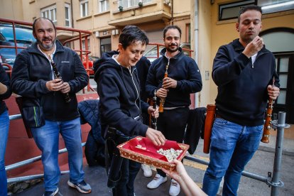 Pan, queso, bacalao y miles de sorianos disfrutando del primer gran evento sanjuanero.