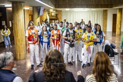 El agua no amedrenta las ganas de fiesta
