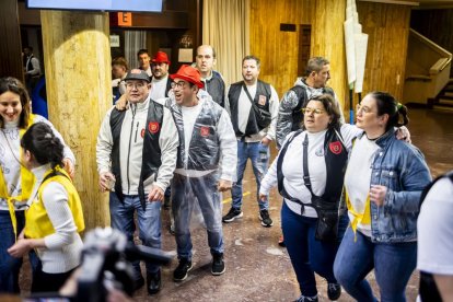 El agua no amedrenta las ganas de fiesta