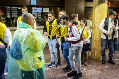 El agua no amedrenta las ganas de fiesta