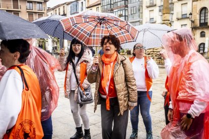 El agua no amedrenta las ganas de fiesta