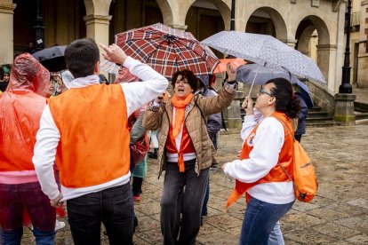 El agua no amedrenta las ganas de fiesta