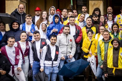 El agua no amedrenta las ganas de fiesta