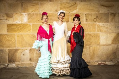 La Plaza Mayor fue el escenario para bailar sevillanas