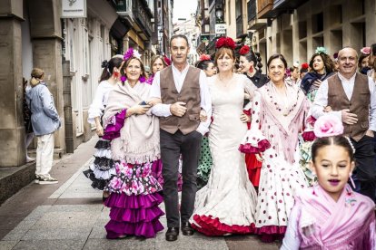 La Plaza Mayor fue el escenario para bailar sevillanas