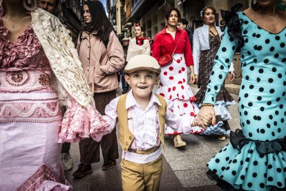 La Plaza Mayor fue el escenario para bailar sevillanas