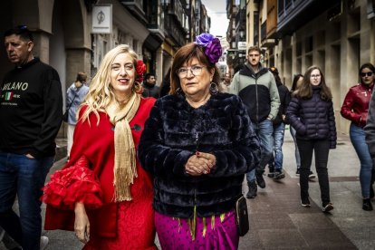 La Plaza Mayor fue el escenario para bailar sevillanas