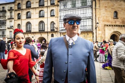 La Plaza Mayor fue el escenario para bailar sevillanas