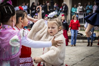 La Plaza Mayor fue el escenario para bailar sevillanas