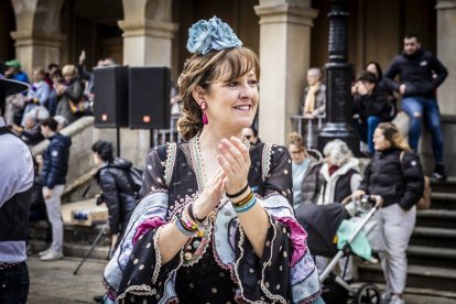 La Plaza Mayor fue el escenario para bailar sevillanas
