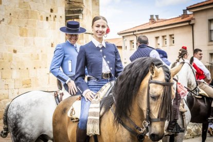 La Plaza Mayor fue el escenario para bailar sevillanas