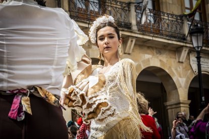 La Plaza Mayor fue el escenario para bailar sevillanas