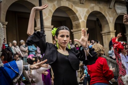 La Plaza Mayor fue el escenario para bailar sevillanas