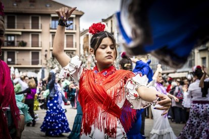 La Plaza Mayor fue el escenario para bailar sevillanas