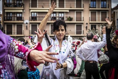 La Plaza Mayor fue el escenario para bailar sevillanas