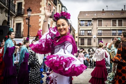 La Plaza Mayor fue el escenario para bailar sevillanas