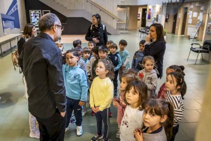 El cuento musicalizado Guapa se representó para medio millar niños