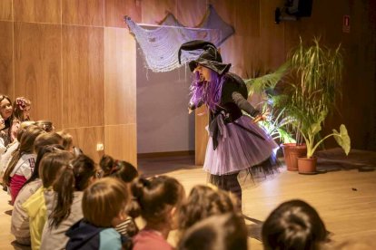 El cuento musicalizado Guapa se representó para medio millar niños