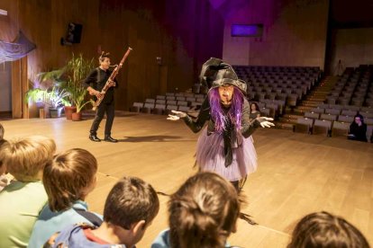 El cuento musicalizado Guapa se representó para medio millar niños