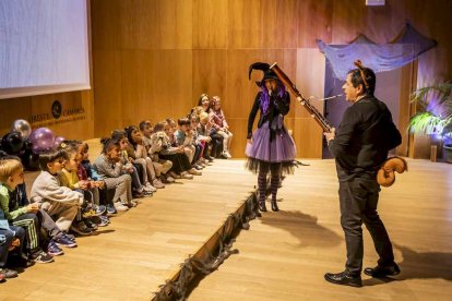 El cuento musicalizado Guapa se representó para medio millar niños