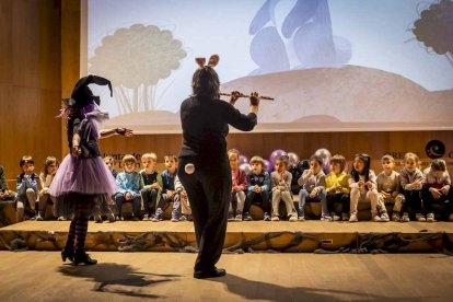 El cuento musicalizado Guapa se representó para medio millar niños