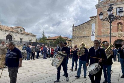 La imagen del santo recorrió las calles de la villa