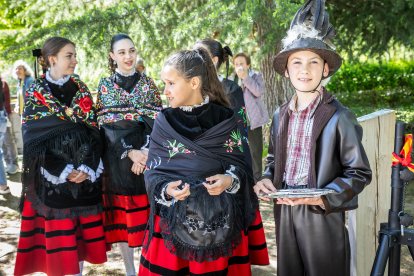 La feria regresa a La Arboleda con la habitual presencia del campo pero también de alimentación, motor o artesanía.